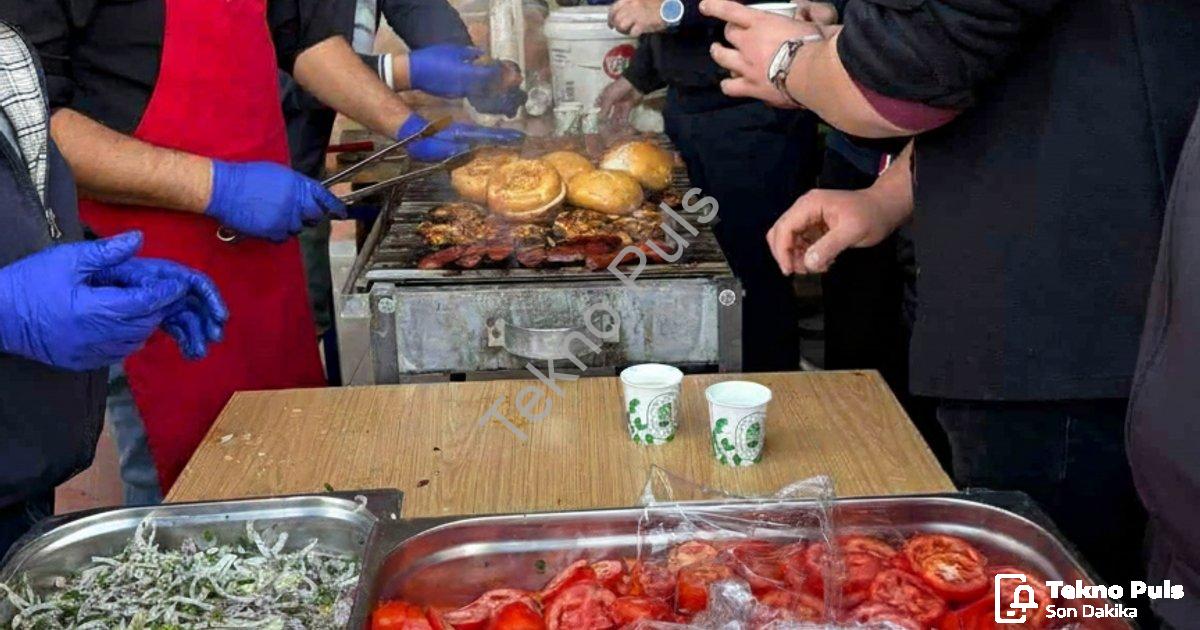 "Şuhut’ta öğrenciler Gazze için hayır çarşısı kurdu" başlıklı haber için fotorealistik, profesyonel
