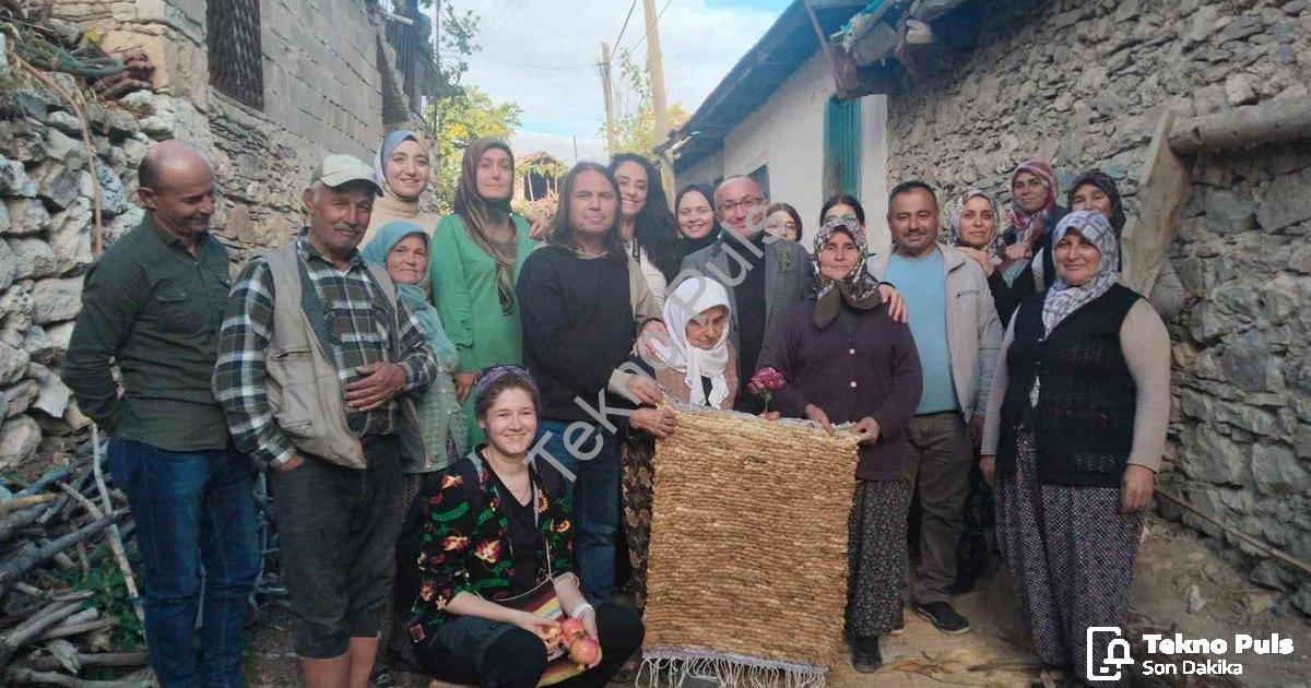 "Denizli Çal'da Eşsiz Keşif: Mısır Kapçığı Hasır Dokuma Sanatı" başlıklı haber için fotorealistik, p