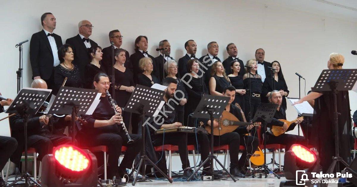 "Sarıgöl'de Nostalji Rüzgarı: Atatürk'ün Sevdiği Şarkılar Yankılandı" başlıklı haber için fotorealis