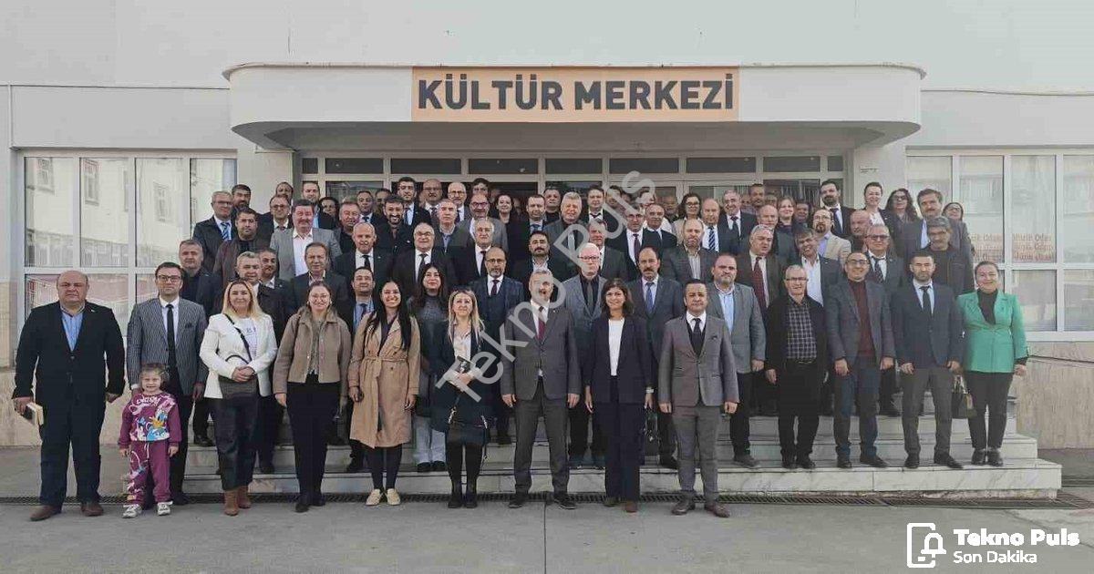 "Efeler'de Eğitim Liderleri İçin Okuma Seferberliği: Yeni Dönemin İlk Kitabı Belirlendi" başlıklı ha