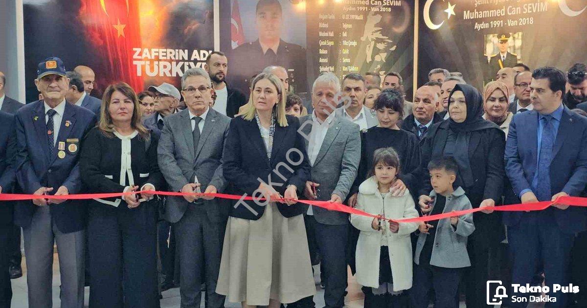 "Nazilli'de Şehit Teğmen Muhammet Can Sevim İçin Anlamlı Tören" başlıklı haber için fotorealistik, p