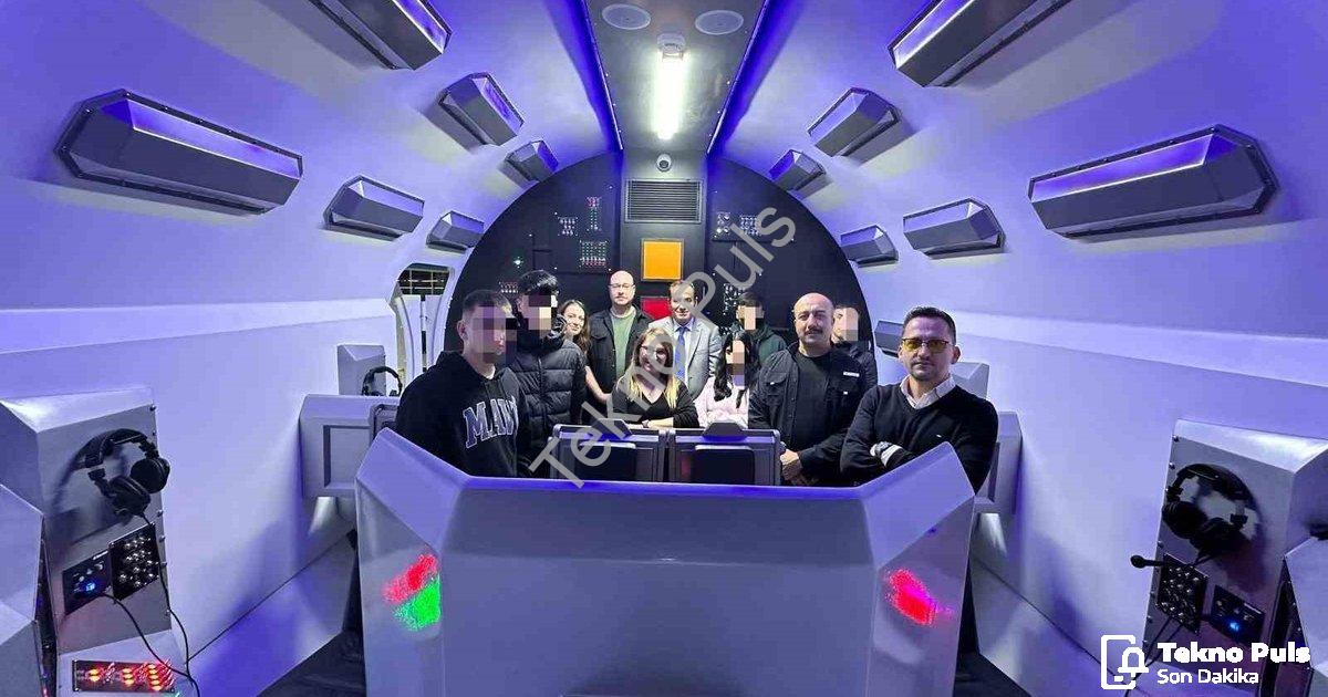 "Çocukların Ufku Bilimle Genişliyor: İzmir'de Anlamlı Çocuk Hakları Günü Etkinliği" başlıklı haber i