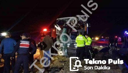 Denizli’de Trafik Felaketi: Otobüsle Minibüs Çarpıştı, 10 Yaralı