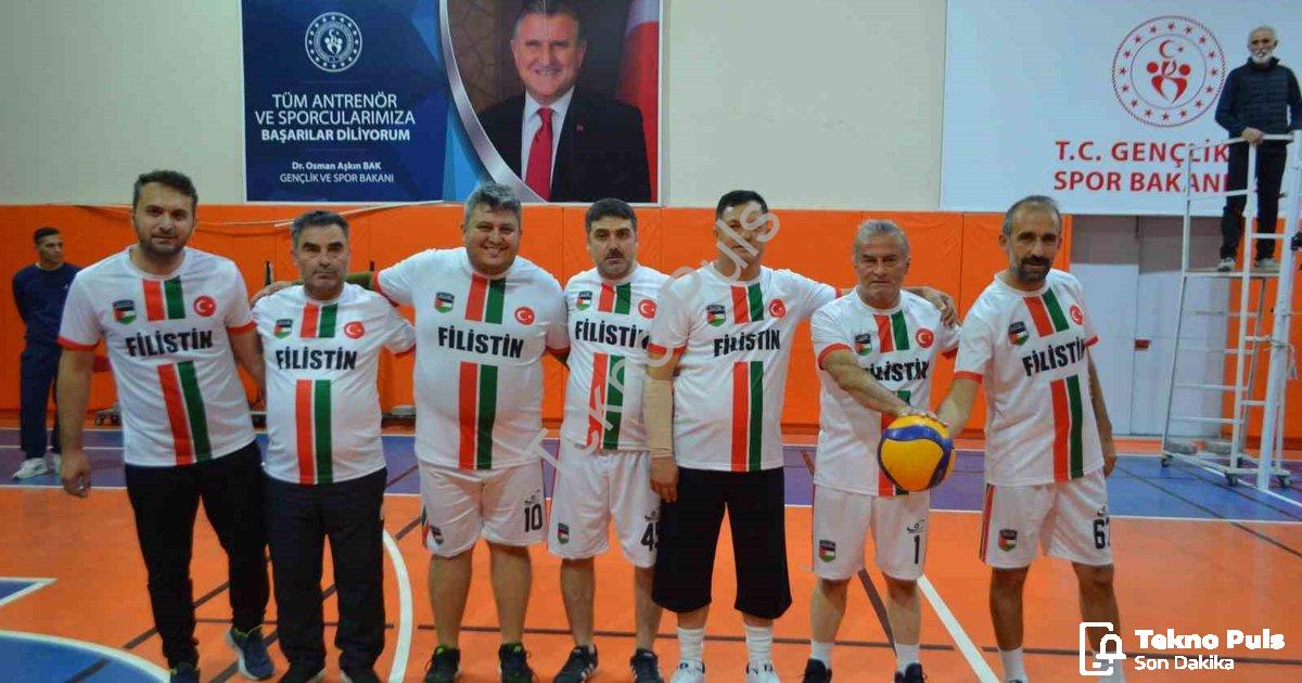 "Selendi'de Anlamlı Turnuva: Şampiyonluk Gazze'ye Adandı" başlıklı haber için fotorealistik, profesy