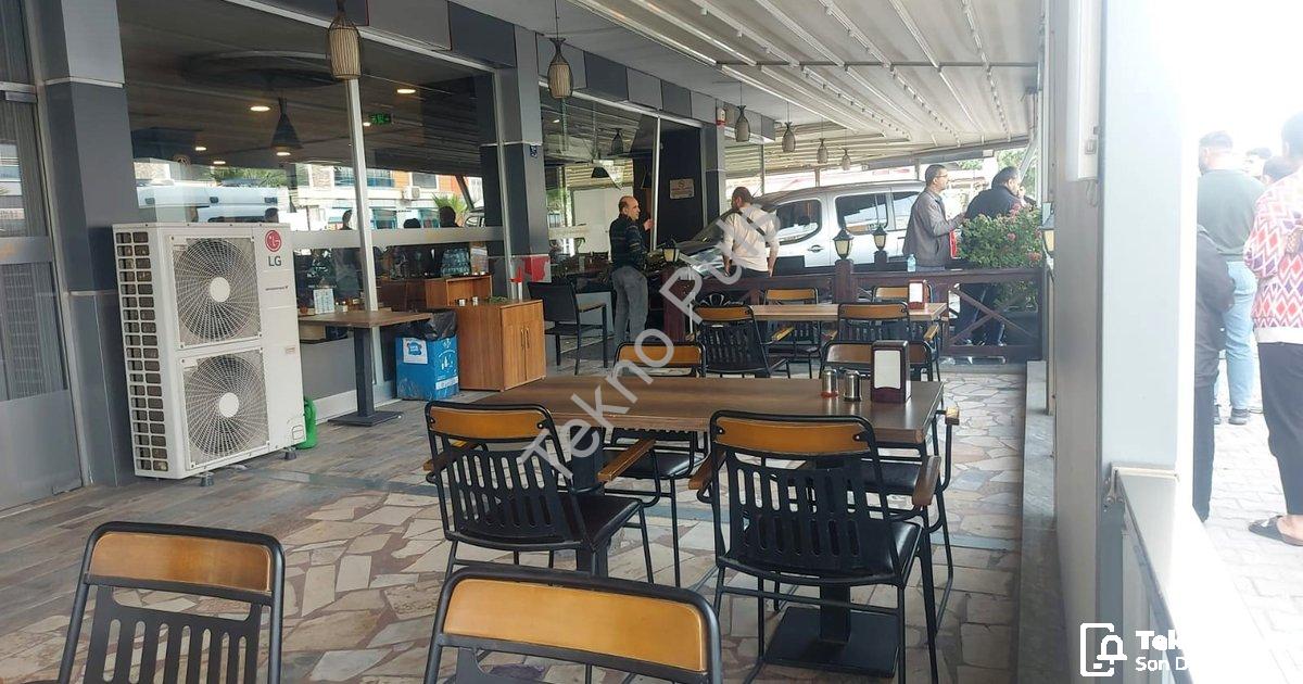 "Aydın'da Dehşet Anları: 15 Yaşındaki Sürücü Dükkana Daldı" başlıklı haber için fotorealistik, profe