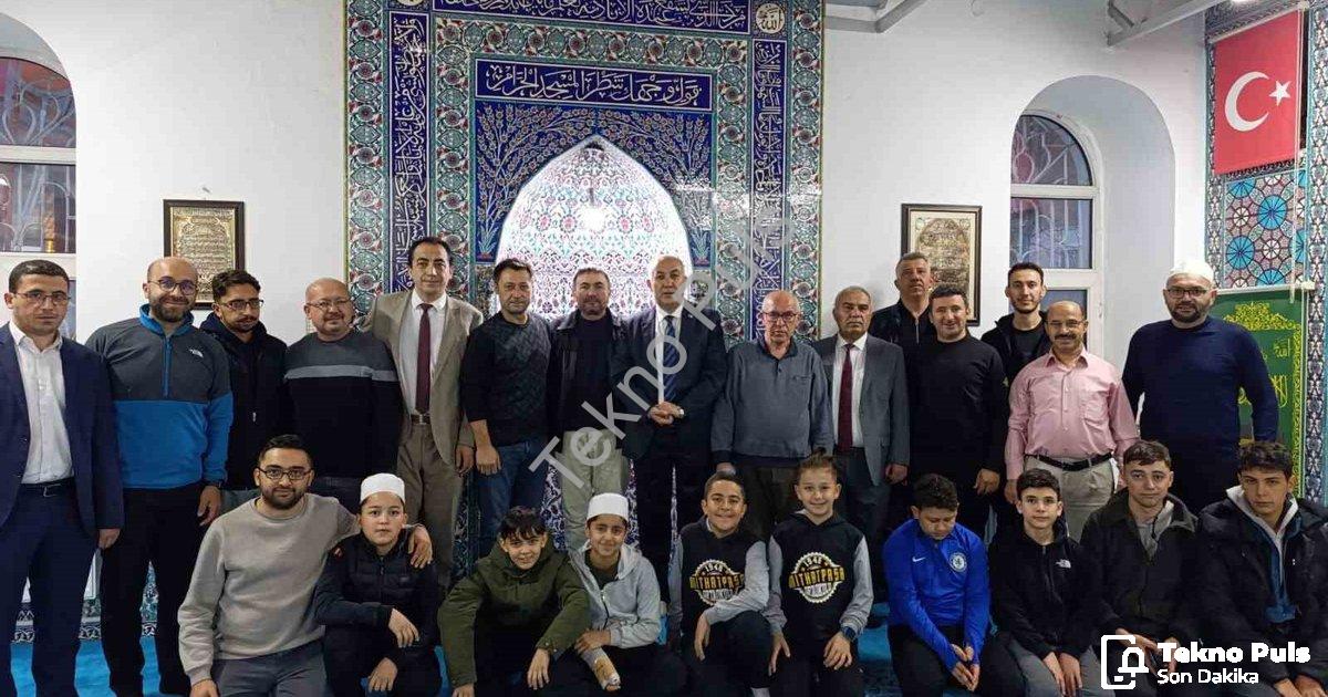 "Emirdağ'da Öğretmenler İçin Sabah Etkinliği Düzenlendi" başlıklı haber için fotorealistik, profesyo