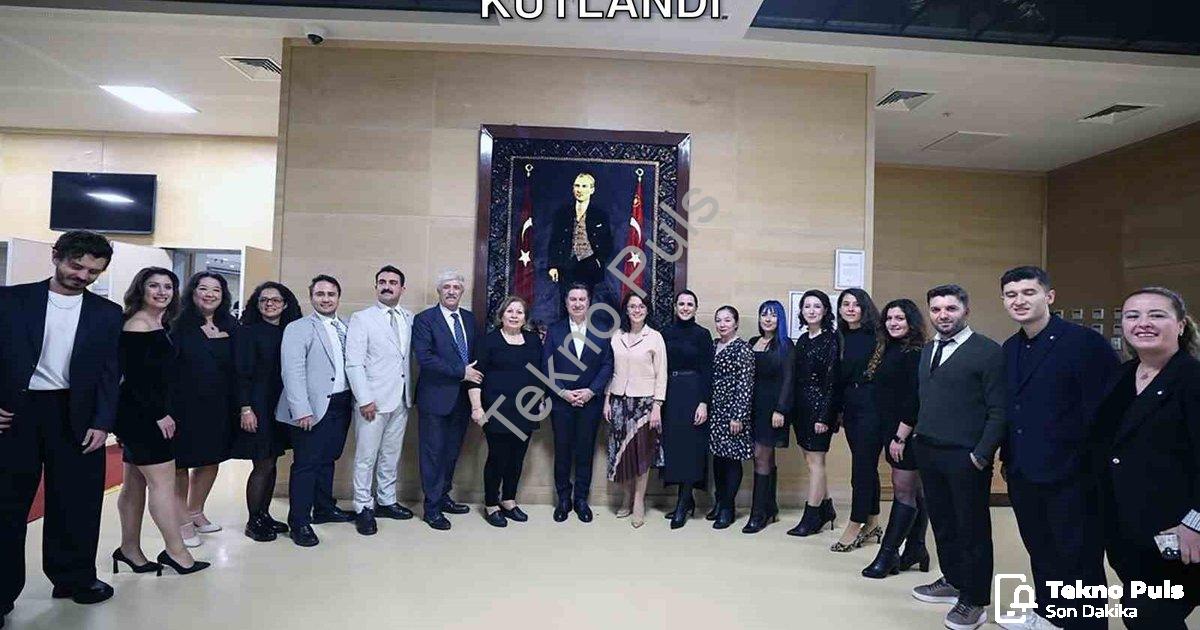 "Muğla'da Öğretmenler Günü Coşkuyla Kutlandı" başlıklı haber için fotorealistik, profesyonel bir hab