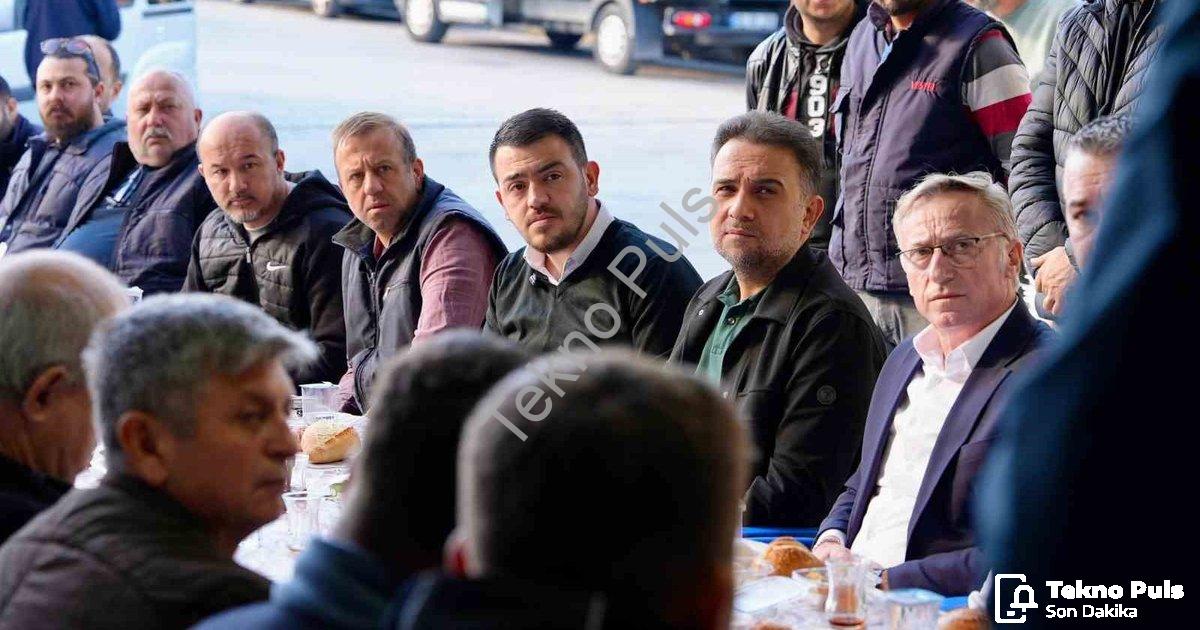 "AK Parti’li Baybatur Manisa'da Esnafla Buluştu" başlıklı haber için fotorealistik, profesyonel bir