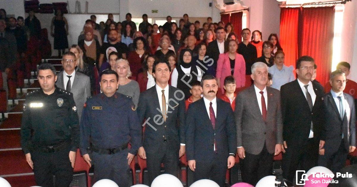 "Köyceğiz'de Öğretmenler Günü Coşkusu" başlıklı haber için fotorealistik, profesyonel bir haber görs