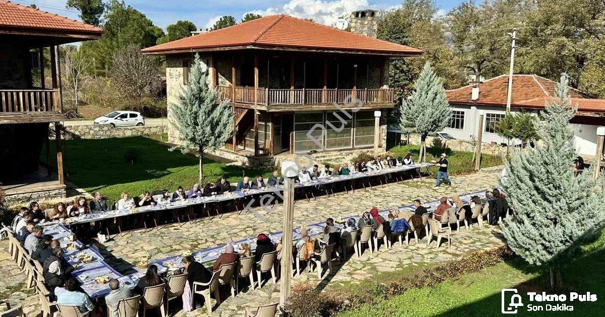 "Beyağaç'ta Anlamlı Buluşma: Başkan Sezayi Pütün Öğretmenleri Ağırladı" başlıklı haber için fotoreal