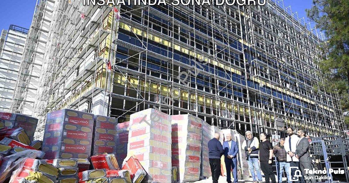 "Uşak Üniversitesi Yeni Diş Hastanesi İnşaatında Sona Doğru" başlıklı haber için fotorealistik, prof