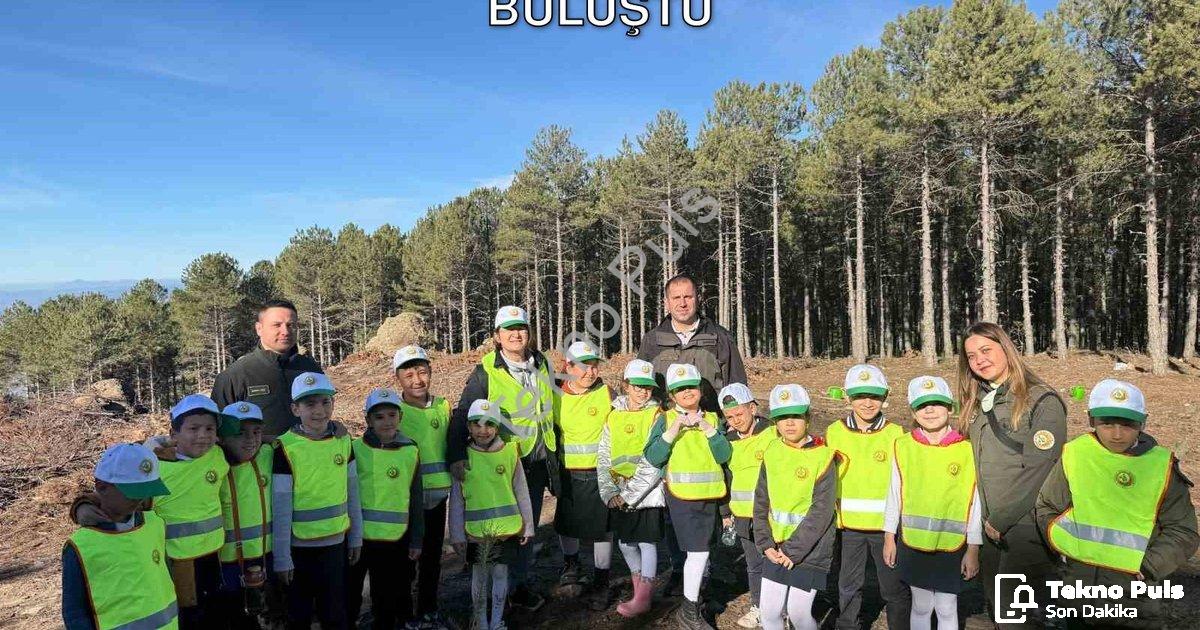 "Çine'de Minik Ellere Doğa Sevgisi: Yeşil Vatan Projesi ile Fidanlar Toprakla Buluştu" başlıklı habe