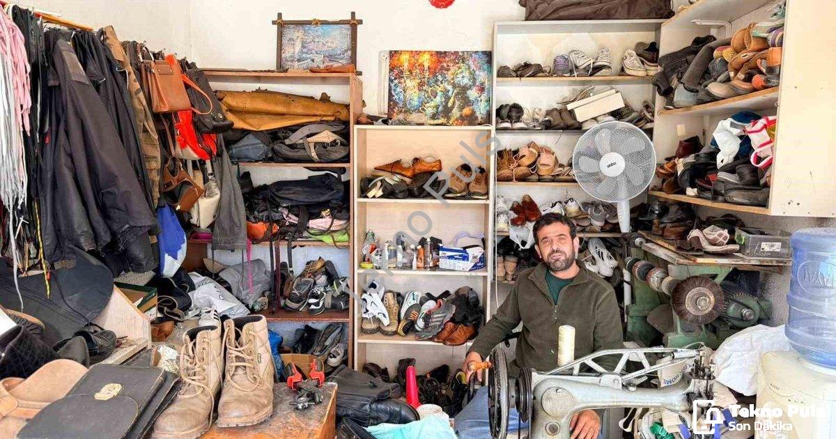 "Datça'nın Tek Zanaatkarı: Rıdvan Arslan'ın 26 Yıllık Ayakkabı Serüveni" başlıklı haber için fotorea