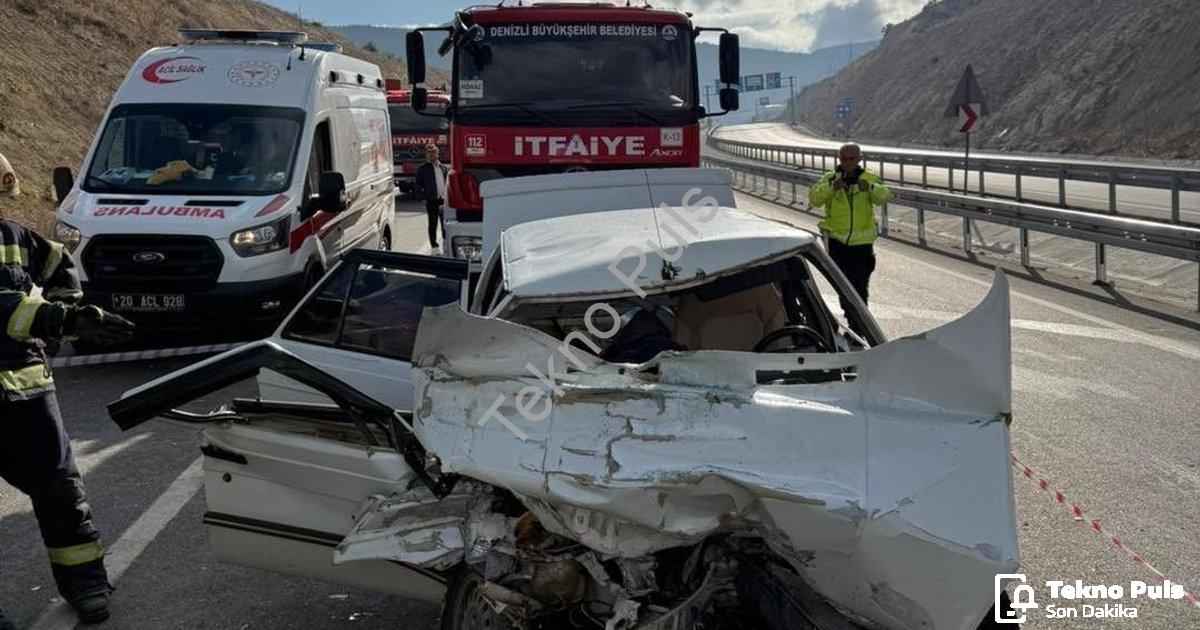 "Denizli'de Kamyona Arkadan Çarpan Otomobil Hurdaya Döndü: 1 Ölü, 1 Yaralı" başlıklı haber için foto