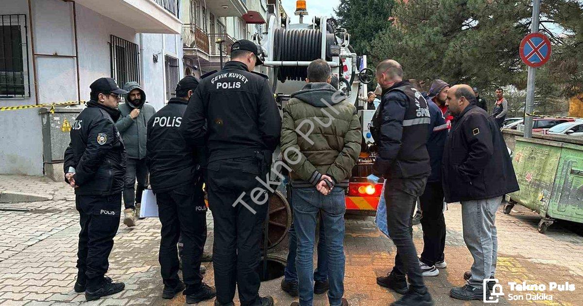 "Uşak'ta Kan Donduran Olay: Altyapı Çalışmasında Cenin Bulundu" başlıklı haber için fotorealistik, p