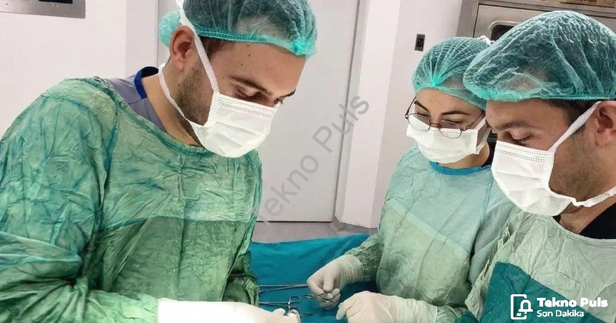 "Şuhut Devlet Hastanesi'nde Bir İlk: Yama Yöntemiyle Fıtık Ameliyatı Başarısı" başlıklı haber için f